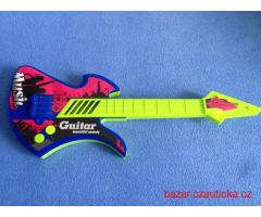 Dětská plastová kytara